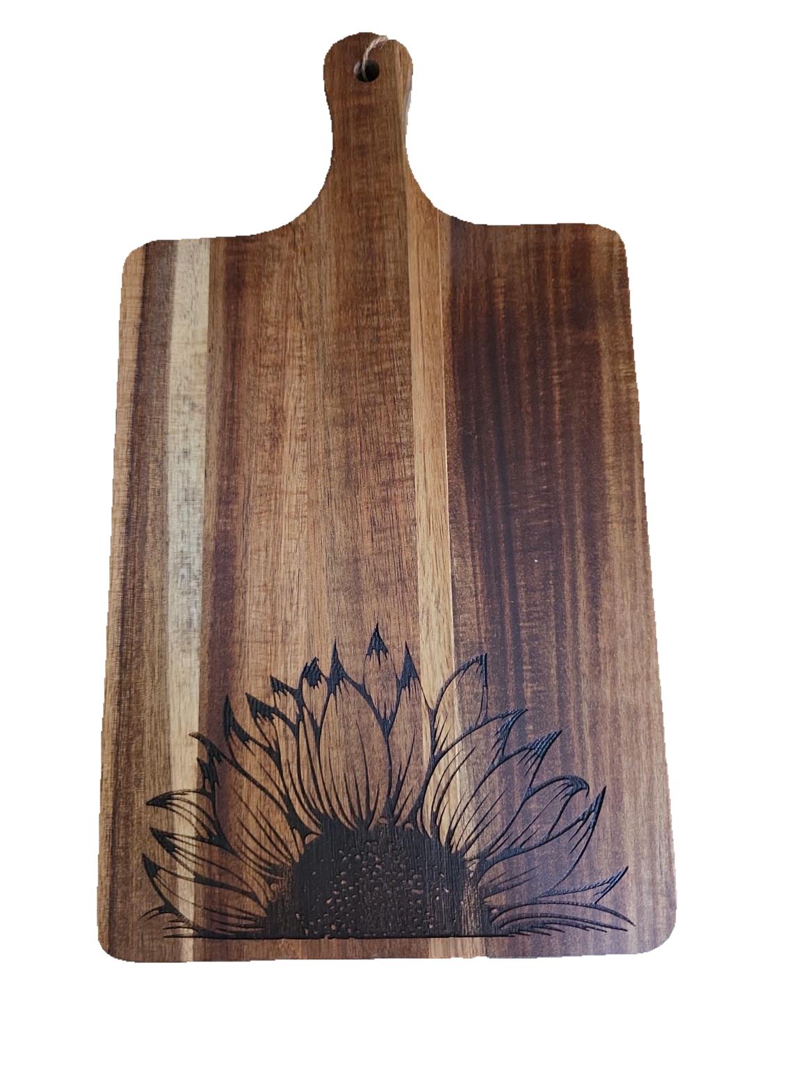 16" x 9" Acacia Cutting Board – Sunflower Engraving